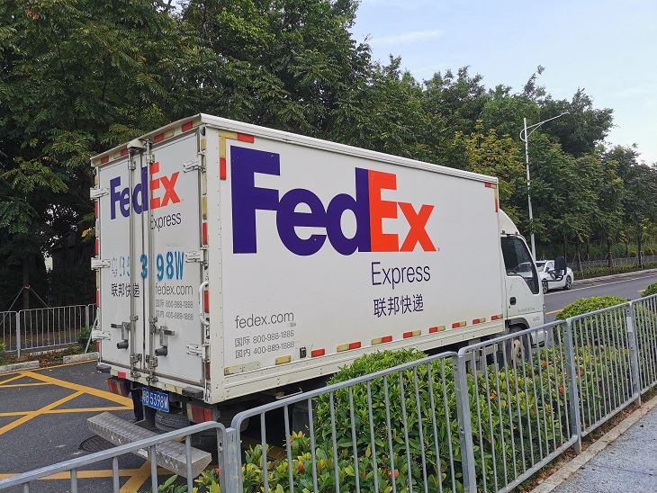 FedEx Dostava pogo igle robe klijentima