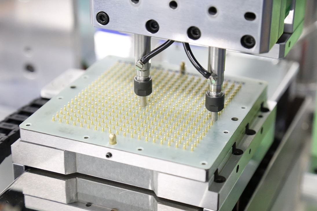 Sedam smjerova dizajna mini konektora